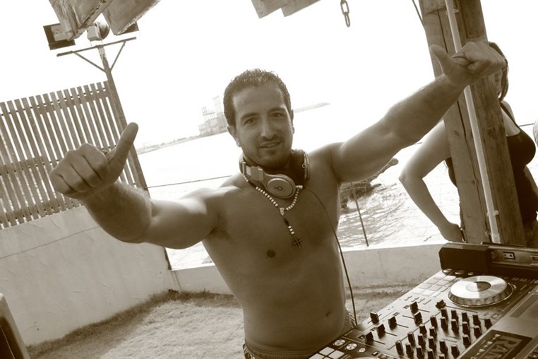 Cyan Beach Bar on Sunday